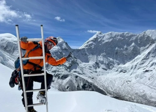 Permit fees for Nepalese climbers