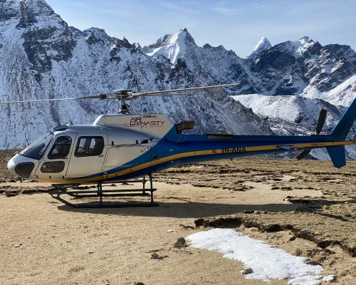 Helicopter at kalapathhar